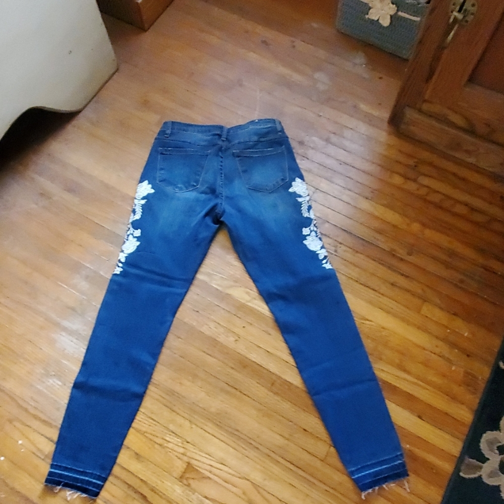 Embroidered Jeans - Picture 3 of 3